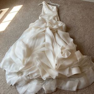 Vera Wang gown